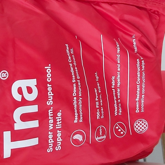 Aritizia Red Puff Jacket - Picture 7 of 9